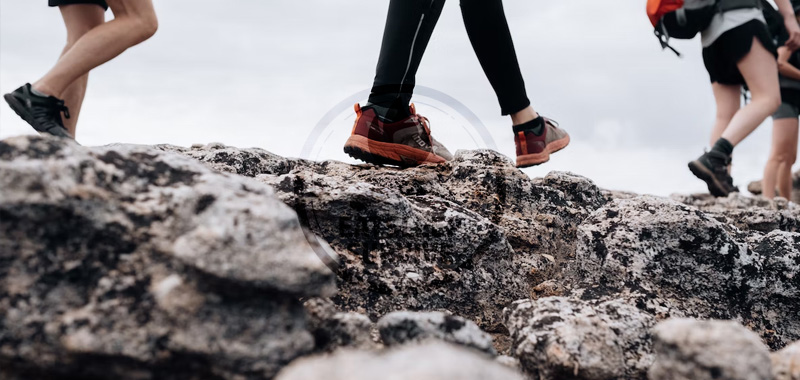 Hohe oder niedrige Wanderschuhe